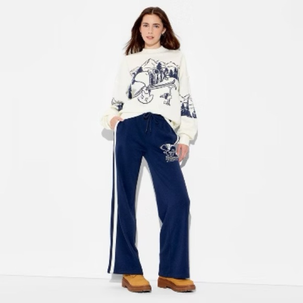 🆕 Cream Peanuts Snoopy Ski Mountain Graphic Mock Crewneck Pullover Sweatshirt